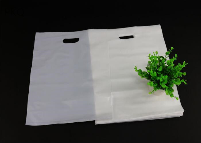 500pcs Custom One color Plastic Bag With Handle Personalized Bag White Packaging Clothing
500pcs Custom One color Plastic Bag With Handle Personalized Bag White Packaging Clothing