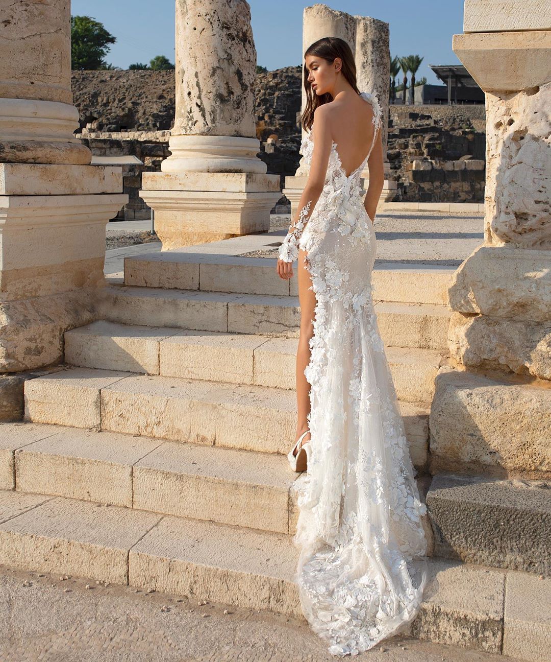 Stylish Lace Mermaid Beaded Backless Wedding Dresses Sheer Plunging Neck Sequined Bridal Gowns Sweep Train Side Split Trumpet robe de mariée