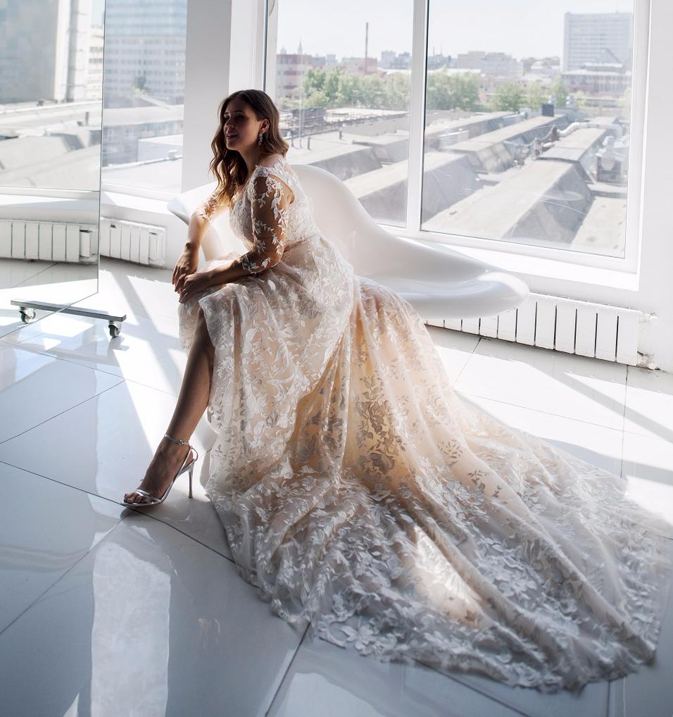 2019 Plus Size Wedding Dresses V Neck Lace Appliqued A Line Sweep Train Beach Wedding Dress Custom Country Long Sleeve Bridal Gowns