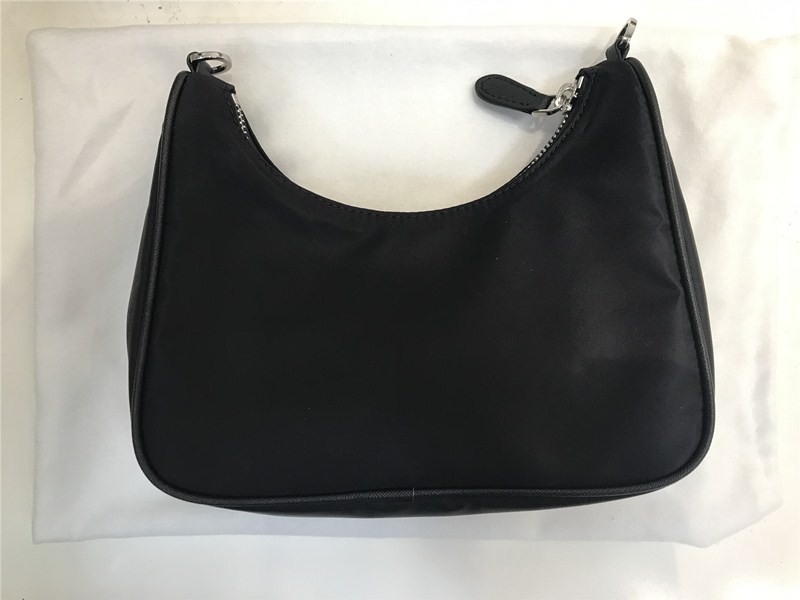 2005 Designers Bags Womens Famous Brand Fashion Bag for Men and Women Wholesale Cross-body Nylon Purse With Small Coin Wallet Metal Chain, Black
2005 Designers Bags Womens Famous Brand Fashion Bag for Men and Women Wholesale Cross-body Nylon Purse With Small Coin Wallet Metal Chain, Black