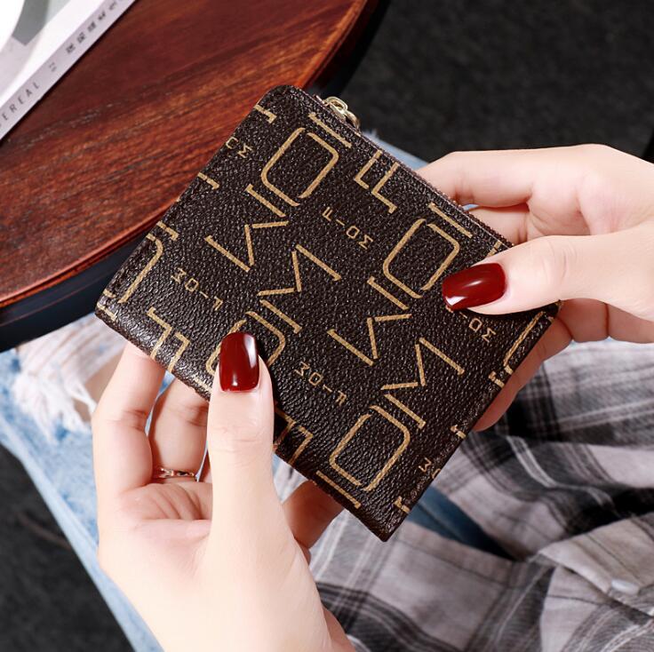 Factory wholesale women handbag printed folding womens short wallet multifunctional leather coin purse Joker card leathers fashion wallets, Red(printing box )
Factory wholesale women handbag printed folding womens short wallet multifunctional leather coin purse Joker card leathers fashion wallets, Red(printing box )