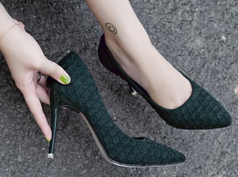 2019 Suede Women's shoes in Spring and Autumn with New style High heel fine heel pointed end @25, Red
2019 Suede Women's shoes in Spring and Autumn with New style High heel fine heel pointed end @25, Red