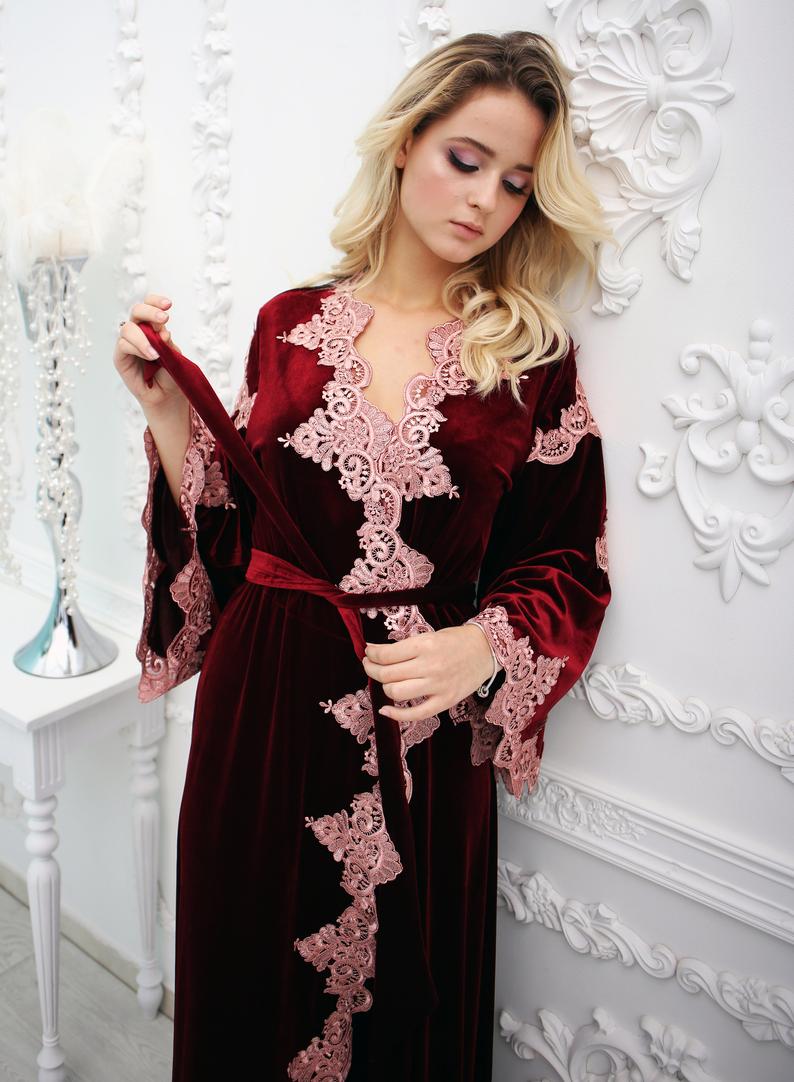 Women Winter Sexy Velvet Lady Sleepwear Women Bathrobe V Neck Nightgown Burgundy Lace Robe Prom Bridesmaid Shawl