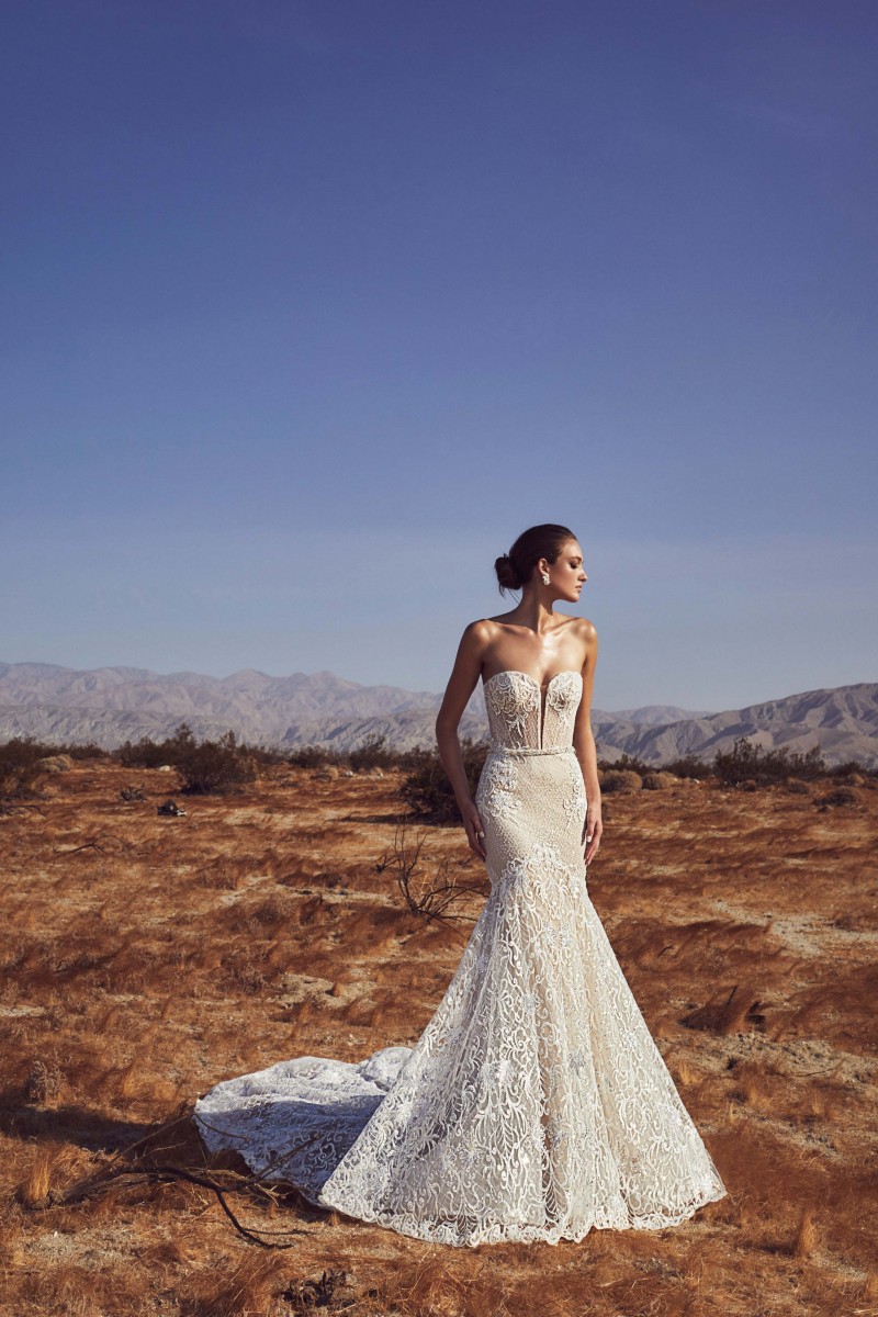 2020 Glamorous Mermaid Wedding Dresses Strapless Beads Backless Appliques Wedding Dresses Court Train Vestidos De Novia