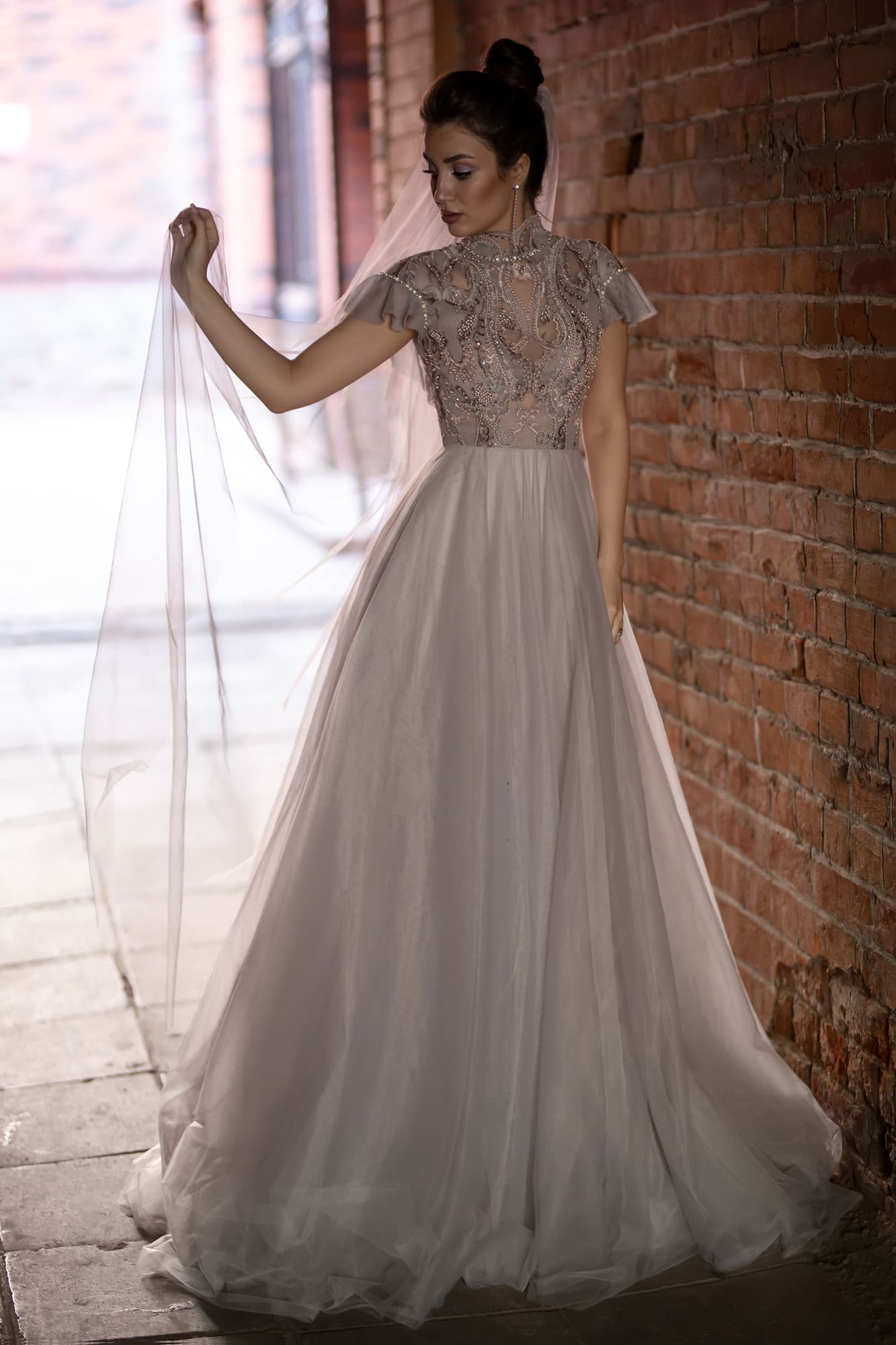 2020 Modest Keyhole High Neck Short Sleeve A Line Evening Dresses Lace Applique Beaded Crystal Ruffles Formal Dresses Sweep Train Party Gown