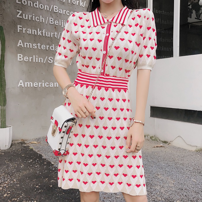 Summer Women Knitted Skirt Suits 2020 Runway Pink Printed Love Bling Short Sleeve Sweater Suits + Short Ball Gown Skirt Sets, Green
Summer Women Knitted Skirt Suits 2020 Runway Pink Printed Love Bling Short Sleeve Sweater Suits + Short Ball Gown Skirt Sets, Green