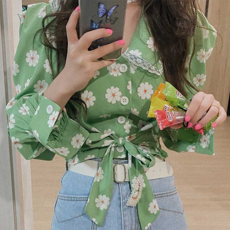 VICONE chic web celebrity retro sweet age reduction flowers short chiffon blouse with high waist long sleeve Shirt, Black
VICONE chic web celebrity retro sweet age reduction flowers short chiffon blouse with high waist long sleeve Shirt, Black