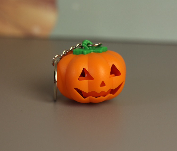 New Fashion Halloween Pumpkin LED Keychain with Sound Pumpkin Keyring Glowing Key Chain Pendant Bag Gift LB