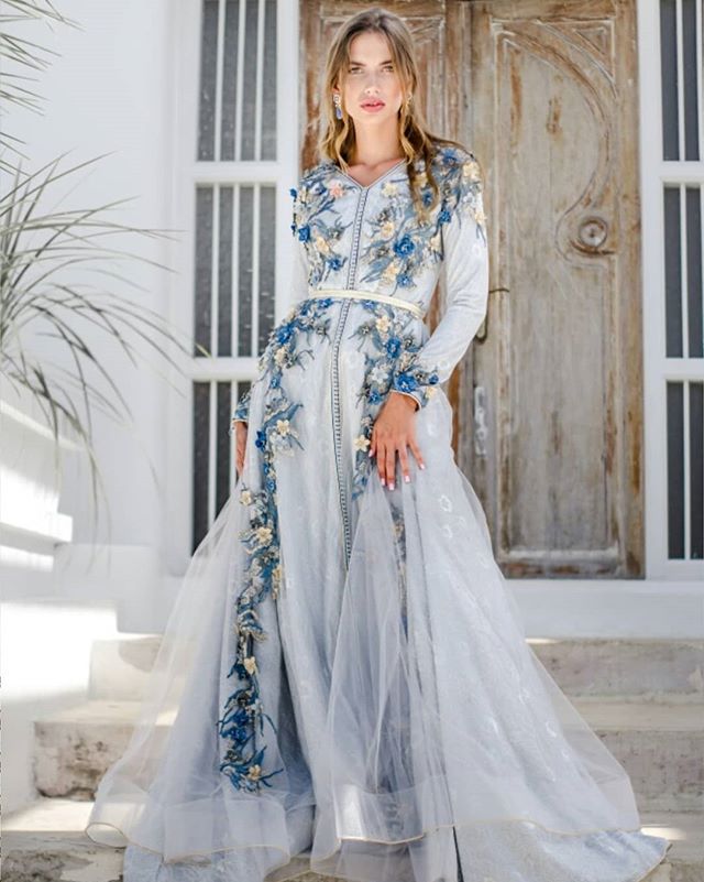 2020 Arabic Dubai Blue Prom Dresses V Neck 3D Floral Appliques Long Sleeve Evening Gowns A Line Sweep Train Special Occasion Dress