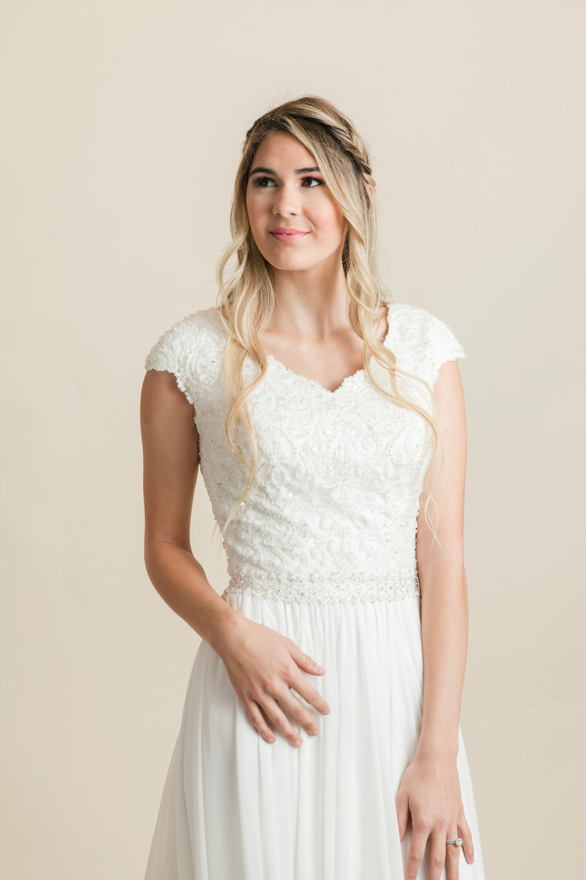 Lace A-e Beaded Appliques Modest Wedding Dresses With Cap Sleeves V Neck Buttons Back Informal LDS Bridal Gowns Custom Made Bride Dr 280H