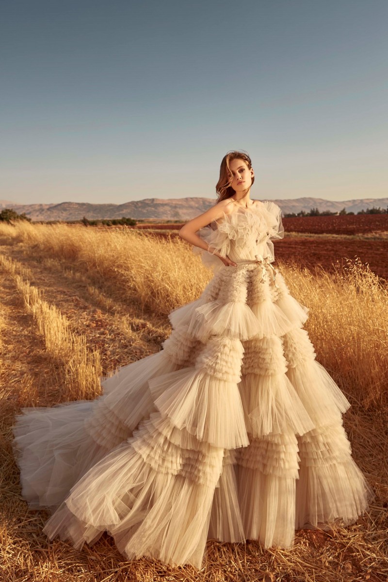 A Line Tulle Wedding Dresses Tiered Skirts Strapless Wave Details Ruffles Bridal Gowns Sweep Train Wedding Dress