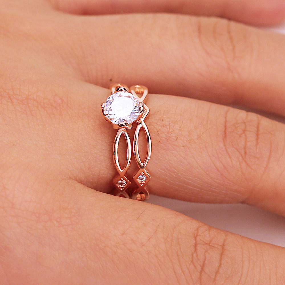 2019 Simple Hollow Flower Zircon Rings Set for Women Men Rose Gold Color Plated Couple Rings Romantic Wedding Engagement Jewelry
2019 Simple Hollow Flower Zircon Rings Set for Women Men Rose Gold Color Plated Couple Rings Romantic Wedding Engagement Jewelry