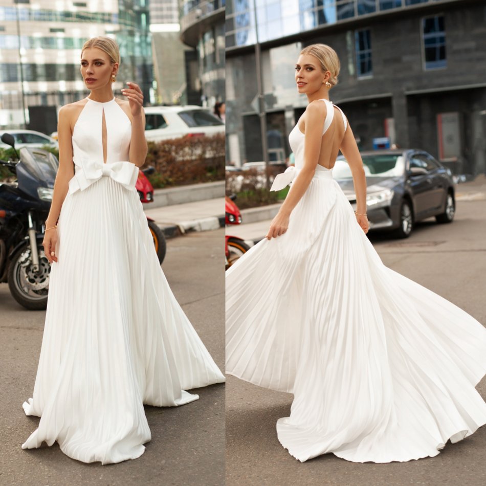 Bohemian Wedding Dresses Sexy Halter Neck Satin Bridal Gowns Beach Boho Ruffles Sweep Train Wedding Dress