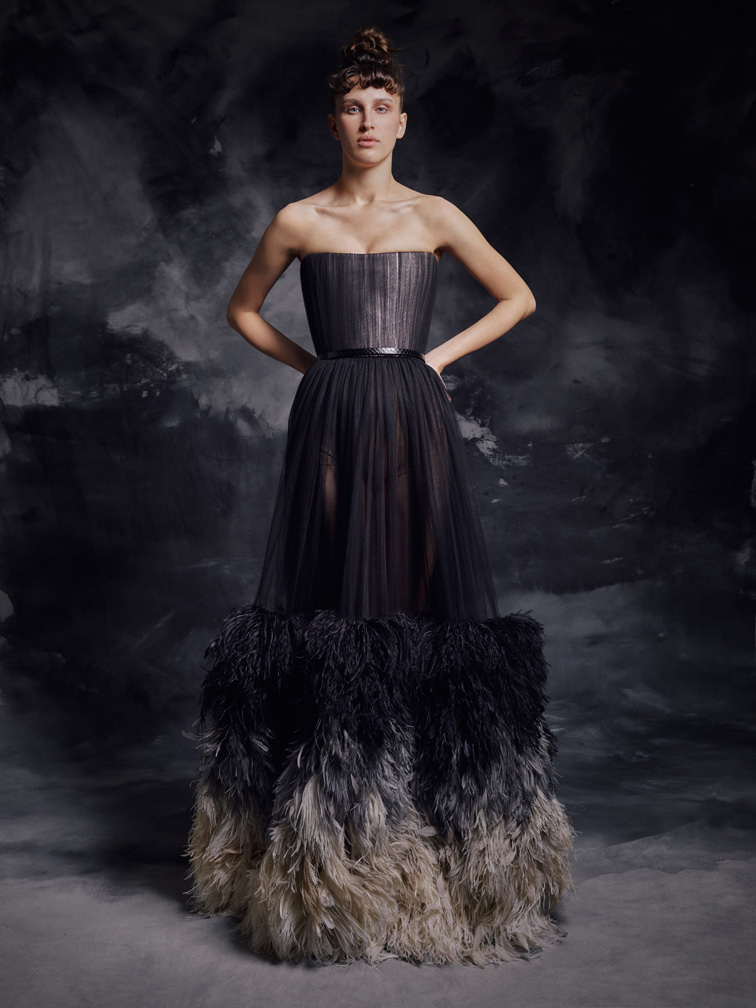 Modest Black A Line Evening Prom Dresses Lace Feather Sleeveless Strapless Party Dresses Sashes Floor Length robes de soirée