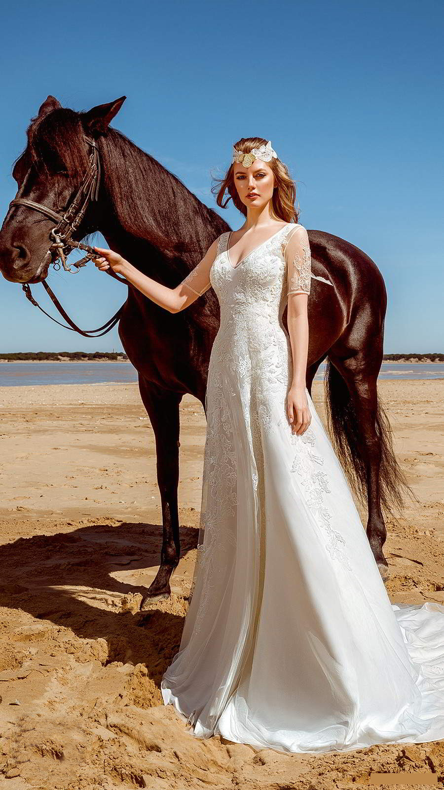 Beach A Line Wedding Dresses V Neck Lace Half Sleeve Bridal Gowns Lace Appliques Backless Sweep Train Wedding Dress