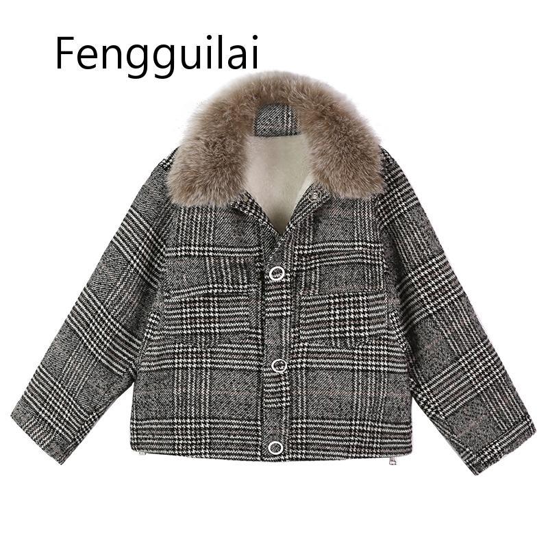 Short Woolen Coats Women Winter 2020 Plaid Loose Cotton Coats Long Sleeve Hooded Fur Collar Thick Woolen Jacket Female Outwear, Gray
Short Woolen Coats Women Winter 2020 Plaid Loose Cotton Coats Long Sleeve Hooded Fur Collar Thick Woolen Jacket Female Outwear, Gray