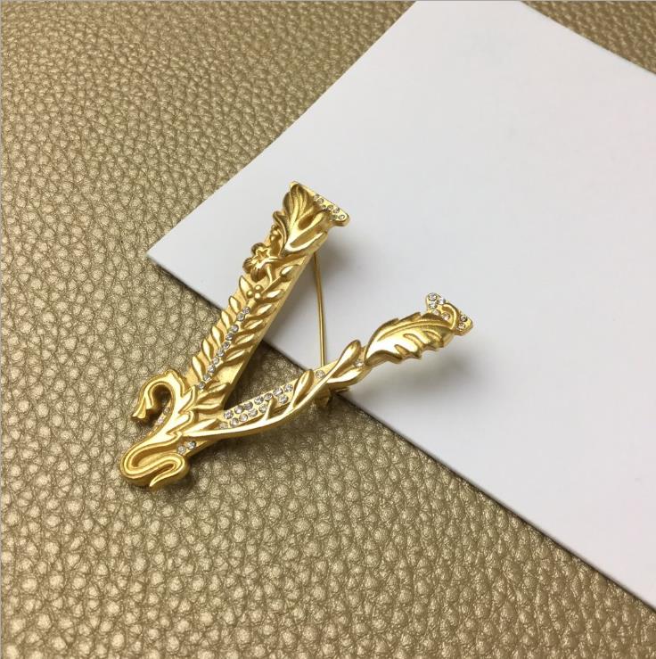 New style female fashion personality V letter handsome Brooch precision high grade V character Brooch