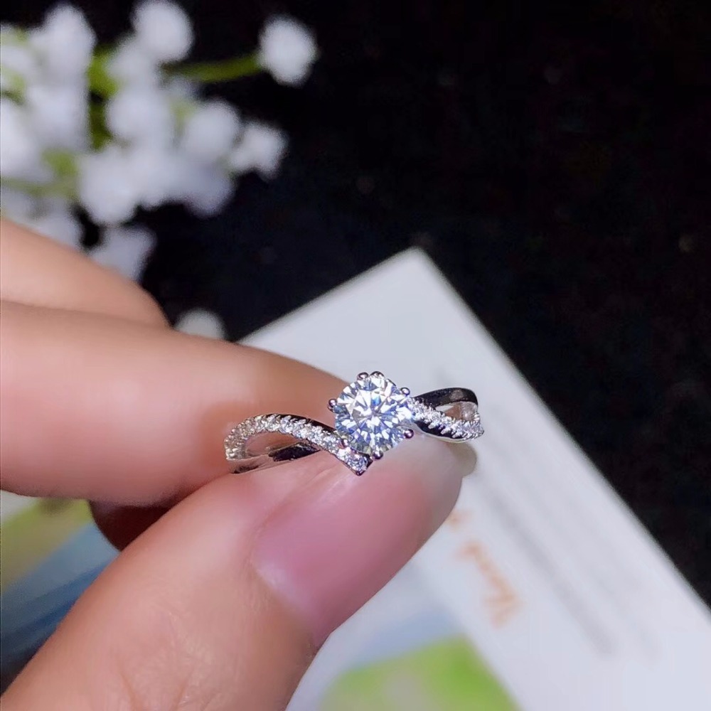 Moissanite Classic style, high density gemstones, comparable to diamonds. 0.5 carats. 925 real silver LY191226