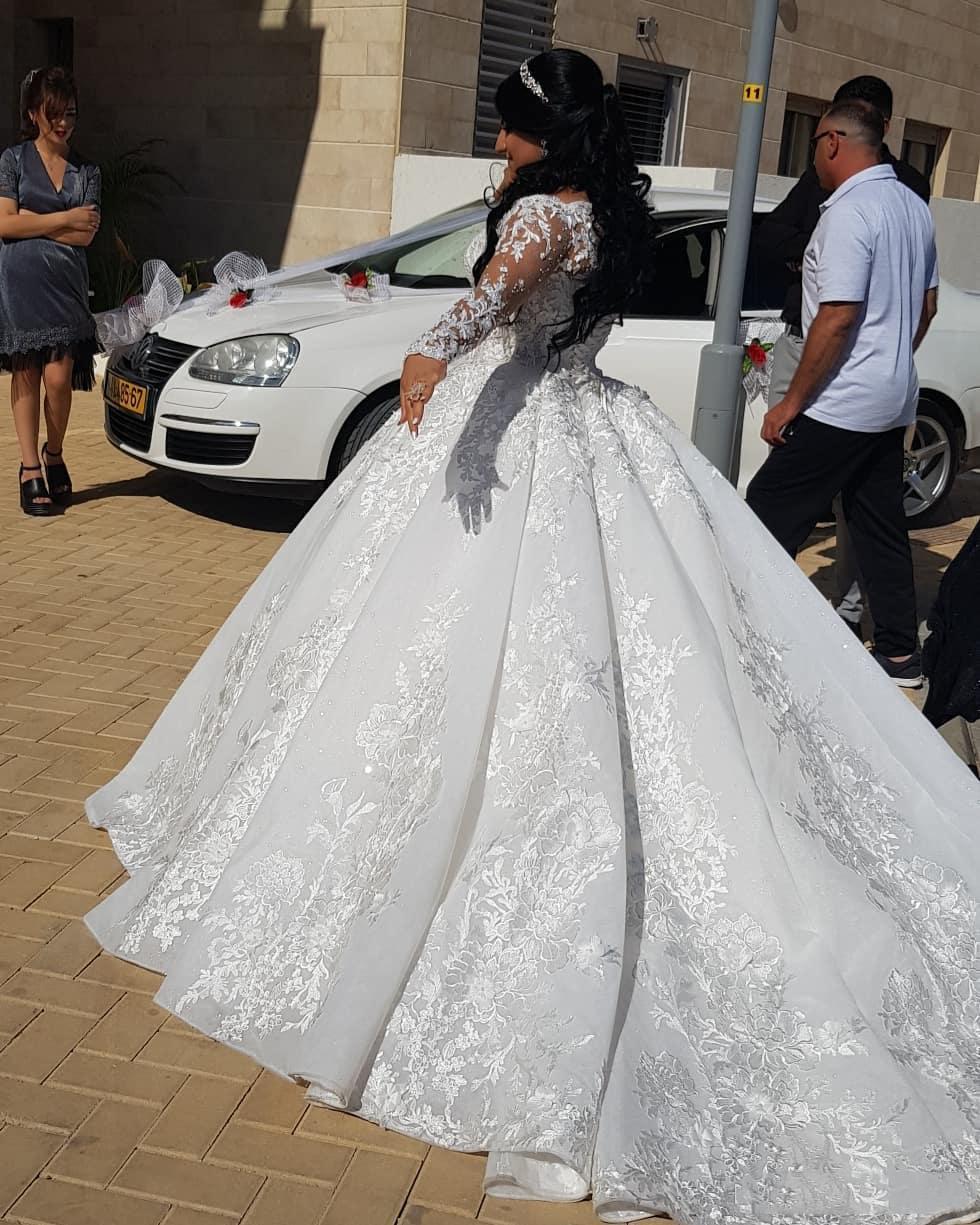V Neck Luxurious Lace Ball Gown Applique Beaded Long Sleeves Sweep Train Dresses Pleats Wedding Dress Bridal Gowns s