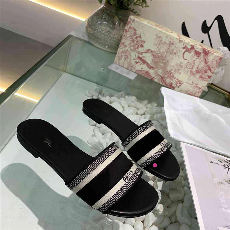 Paris Top brands Womens Slipper Summer Sandals Beach Slide Slippers Ladies Fashion Flip Flops Loafers Embroidered Floral Slippers With box
Paris Top brands Womens Slipper Summer Sandals Beach Slide Slippers Ladies Fashion Flip Flops Loafers Embroidered Floral Slippers With box