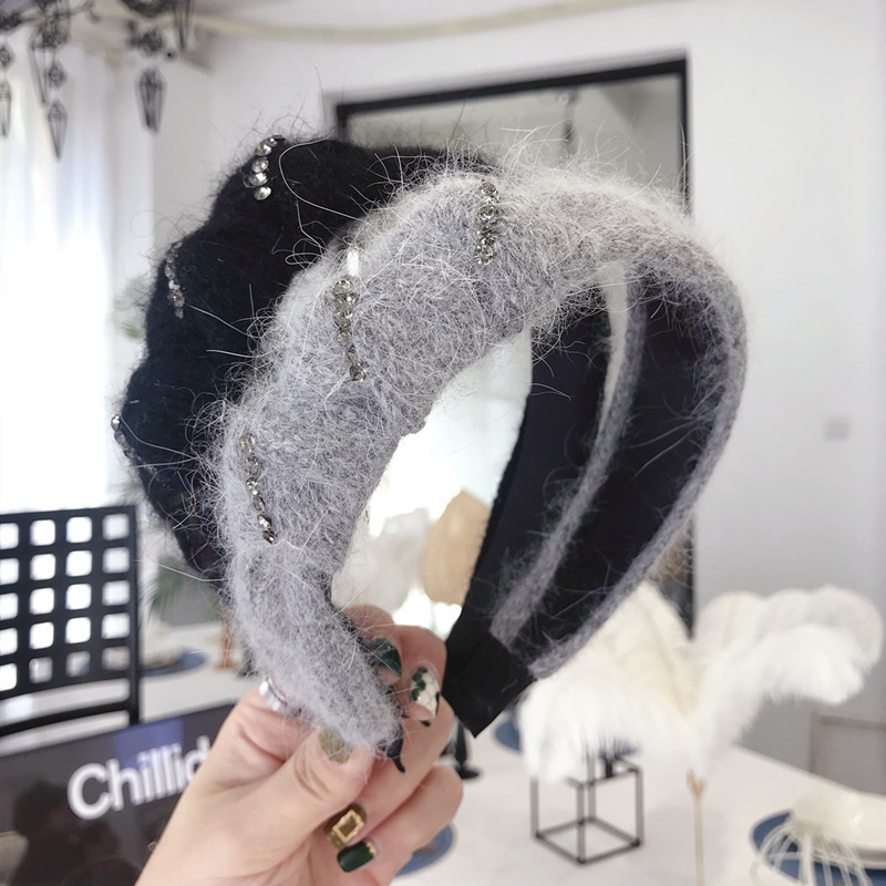 Simple 2019 mink hair crystal Hairbands Solid Color Fashion Wide knot Headbands Elegant Hair Accessories for Women Female
Simple 2019 mink hair crystal Hairbands Solid Color Fashion Wide knot Headbands Elegant Hair Accessories for Women Female