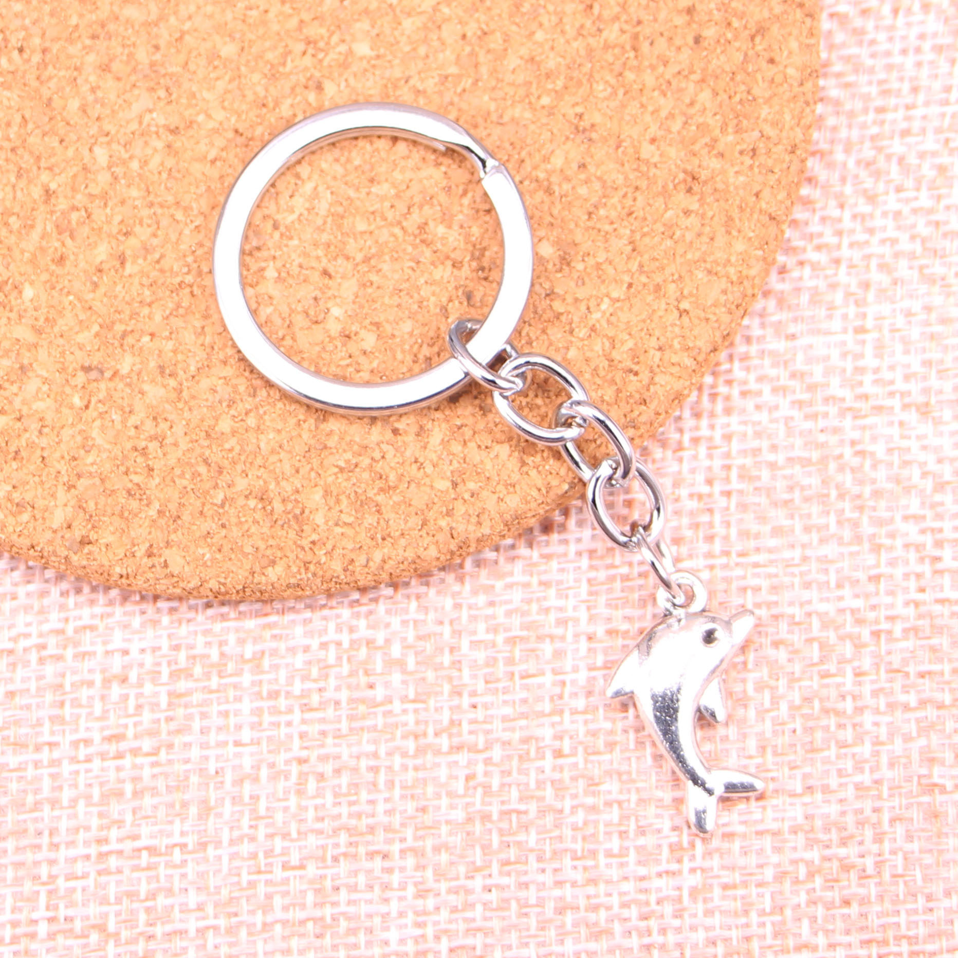 23*13mm lovely dolphin KeyChain, New Fashion Handmade Metal Keychain Party Gift Dropship Jewellery, Slivery;golden
23*13mm lovely dolphin KeyChain, New Fashion Handmade Metal Keychain Party Gift Dropship Jewellery, Slivery;golden