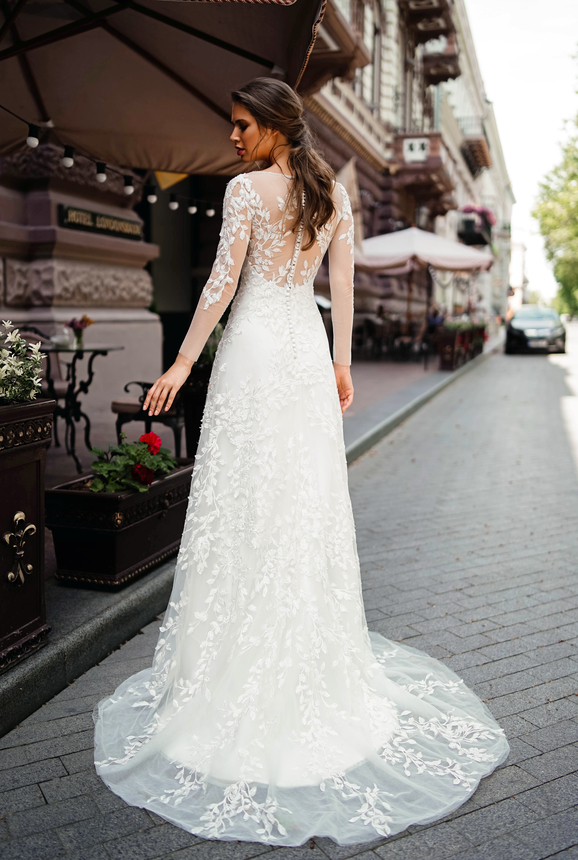 A Line Wedding Dresses Sheer V Neck Lace Appliques Bridal Gowns Long Sleeve Sweep Train Wedding Dress