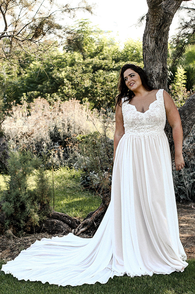 2020 New Arrival Wedding Gowns Lace Tulle Beads Zipper Plus Size Wedding Dresses Floor Length Long Sleeve Bridal Gowns