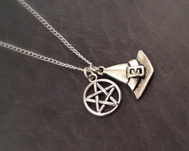 Wizard Hat Supernatural Pentagram Necklaces Witchcraft Pentacle Statement Necklace Pendant Jewelry Vintage Silver Terror Party Gothic 20PCS
Wizard Hat Supernatural Pentagram Necklaces Witchcraft Pentacle Statement Necklace Pendant Jewelry Vintage Silver Terror Party Gothic 20PCS