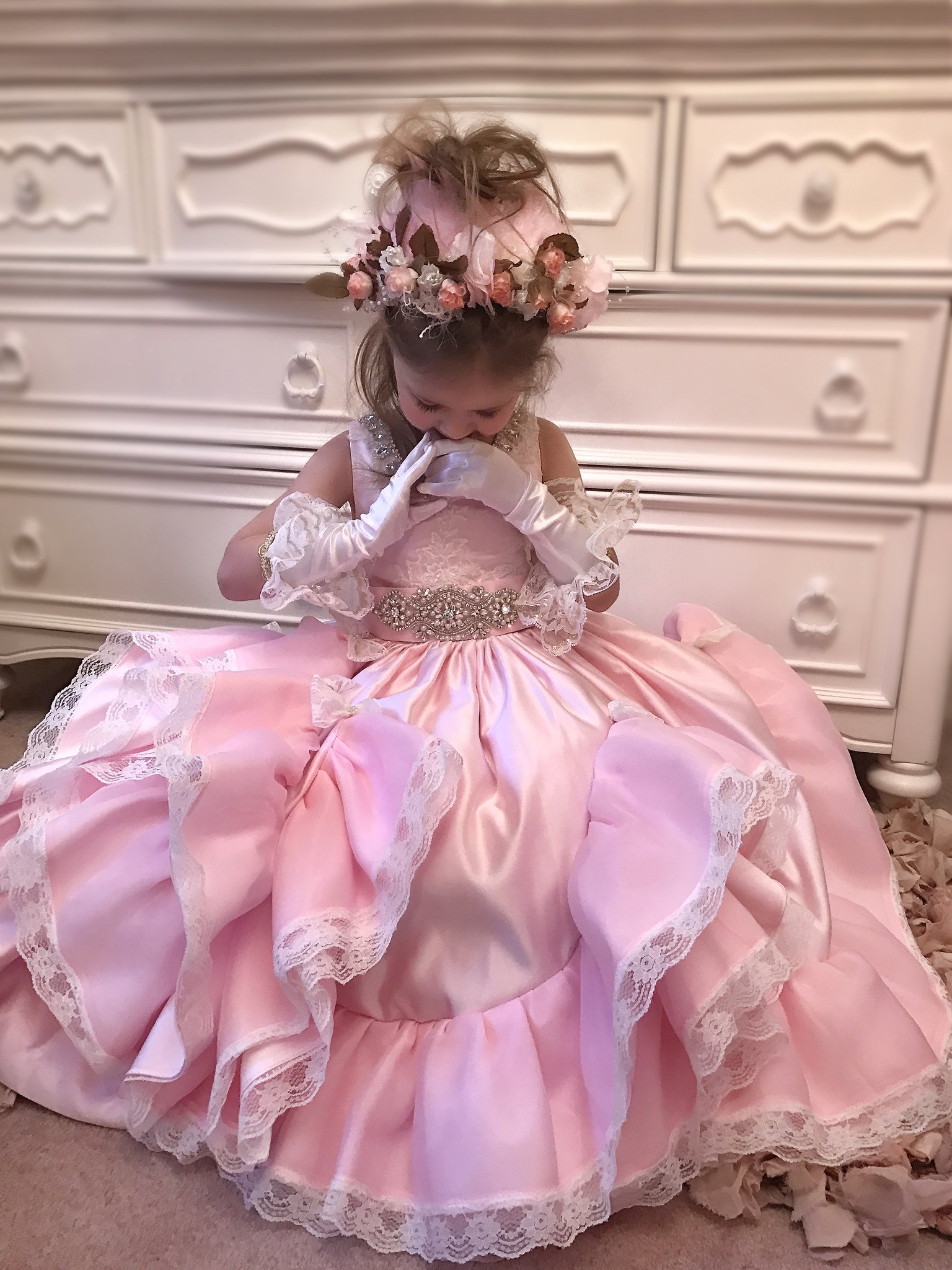 Cute Pink Flower Girl Dresses For Weddings Jewel Neck Lace Rhinestone Sash Girls Pageant Gowns Tutu First Holy Communion Dresses Party