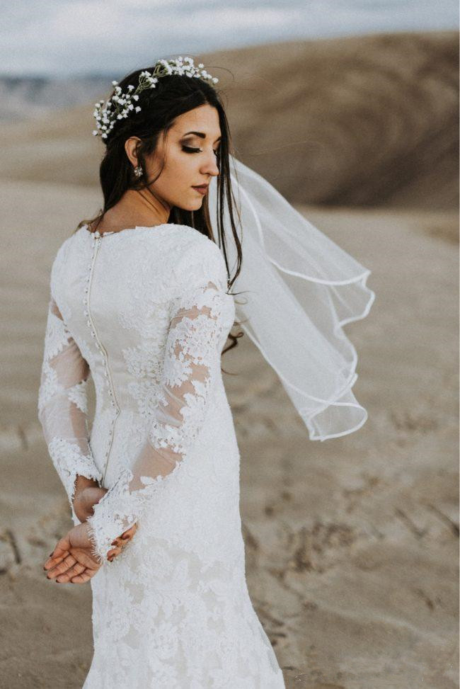 Elegant Lace Mermaid Modest Beach Wedding Dresses Long Sleeves V Neck Vintage Country Boho Bridal Gowns With Buttons Back robes de mariee