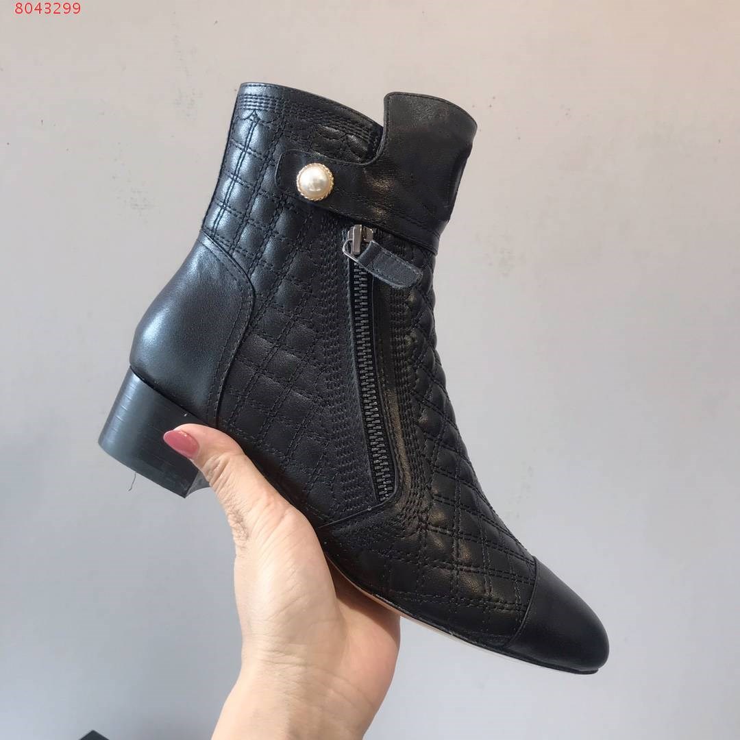 Brand Retro Ultra Ankle Boots Real Leather Womens Designers Shoes Best Quality Boots For Ladies Fall Winter pearl boots , size :35-41, Black
Brand Retro Ultra Ankle Boots Real Leather Womens Designers Shoes Best Quality Boots For Ladies Fall Winter pearl boots , size :35-41, Black