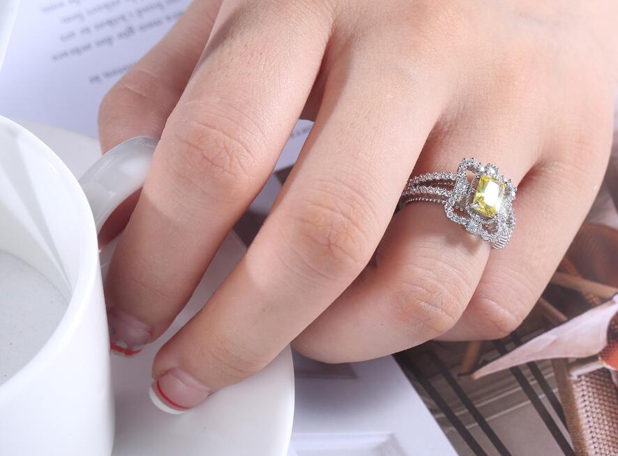 Sterg Sier Princess-Cut Oval Eternity Band Ring with Sparkg Vintage CZ Dias