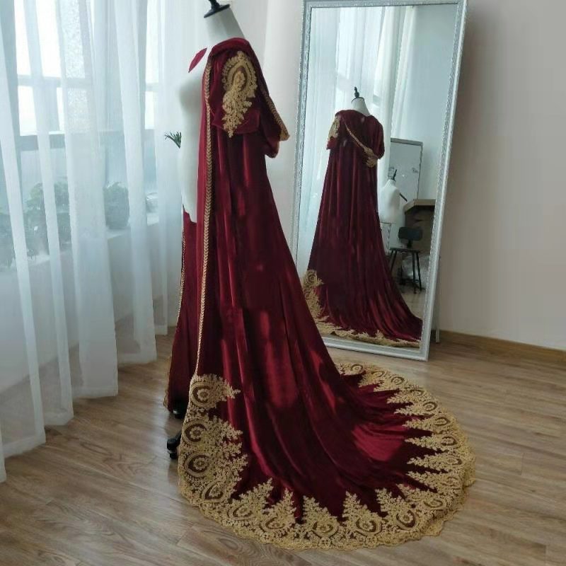 cheap Hunter Green Velvet Wedding Cloak 2020 Wood Hood Lace Applique Long Bridal Cape Bolero Wrap Wedding Accessories