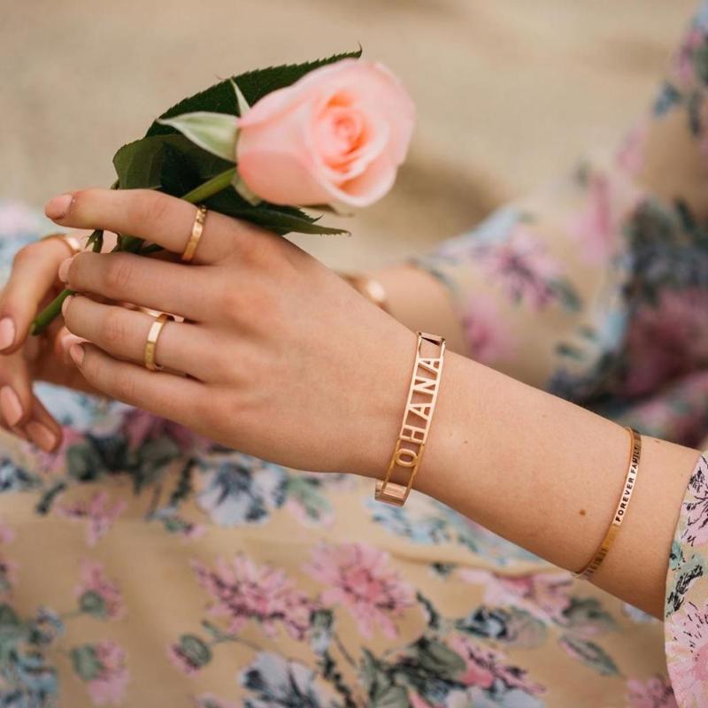 Stainless Steel Mantra Engraved Positive Inspirational Hollow out Bracelet for Girls BLESSED Bracelet for Gift Women
Stainless Steel Mantra Engraved Positive Inspirational Hollow out Bracelet for Girls BLESSED Bracelet for Gift Women