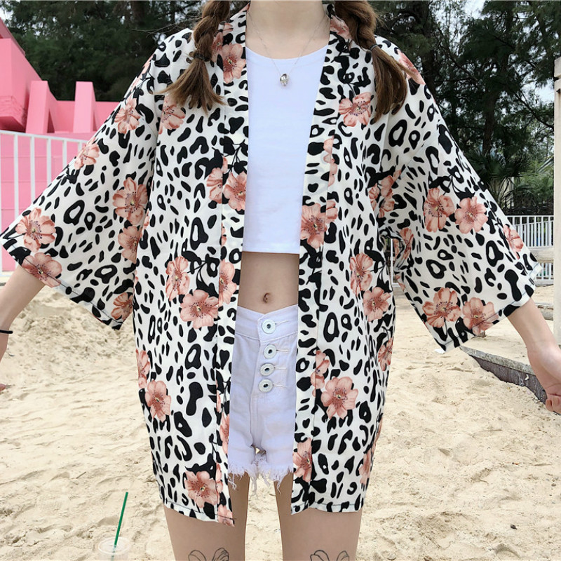 Leopard print Kimonos Cardigan Yukata Women Japanese Kimono Traditional Harajuku Beach Loose Thin Shirt Sun-protective Coat
Leopard print Kimonos Cardigan Yukata Women Japanese Kimono Traditional Harajuku Beach Loose Thin Shirt Sun-protective Coat