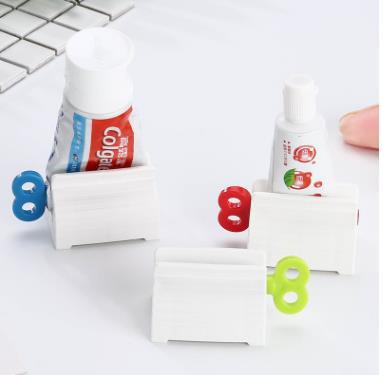 Multifunctional Manual Rotation Bathroom Plastic Cream Tube Squeezer Dispenser Rolling Tube Squeezer Toothpaste Dispenser