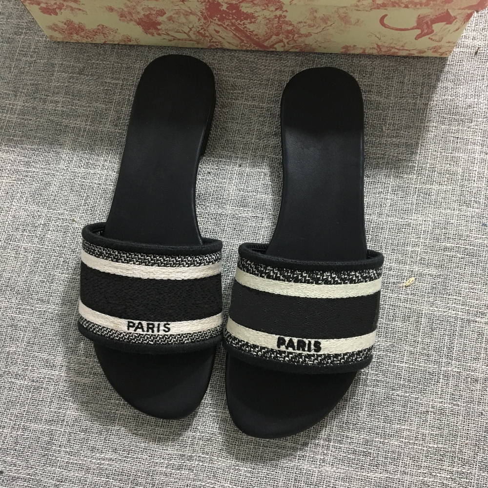 Luxury Designer Leather Blue Red Stripes Sandals Denim Ladies Summer Flat Slipper Outdoor Beach Woman Flip Flops Rainbow Letters, Price for shoes box 3
Luxury Designer Leather Blue Red Stripes Sandals Denim Ladies Summer Flat Slipper Outdoor Beach Woman Flip Flops Rainbow Letters, Price for shoes box 3