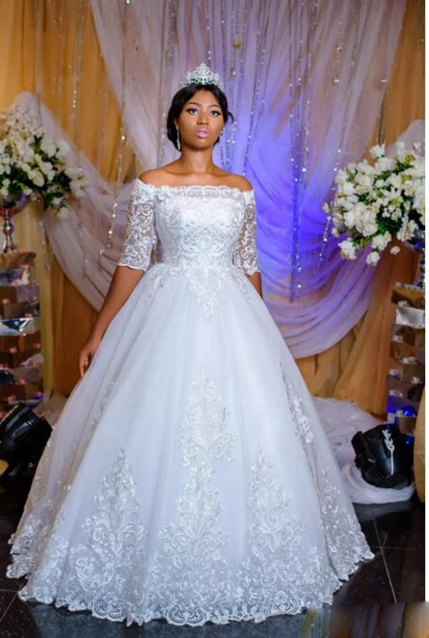 2020 A Line Wedding Gowns Bateau Short Sleeve Lace Up Plus Size Wedding Dresses Floor Length Tulle Lace Applique Bridal Gowns