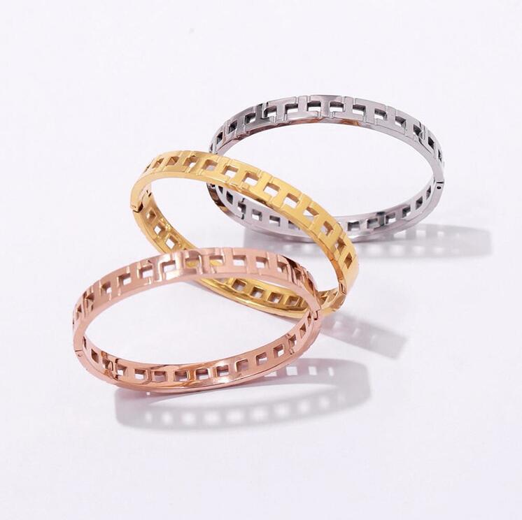 Fashion Titanium Steel Jewelry Exquisite Simple Glossy T-Skull Buttoned Titanium Steel Bracelet
Fashion Titanium Steel Jewelry Exquisite Simple Glossy T-Skull Buttoned Titanium Steel Bracelet
