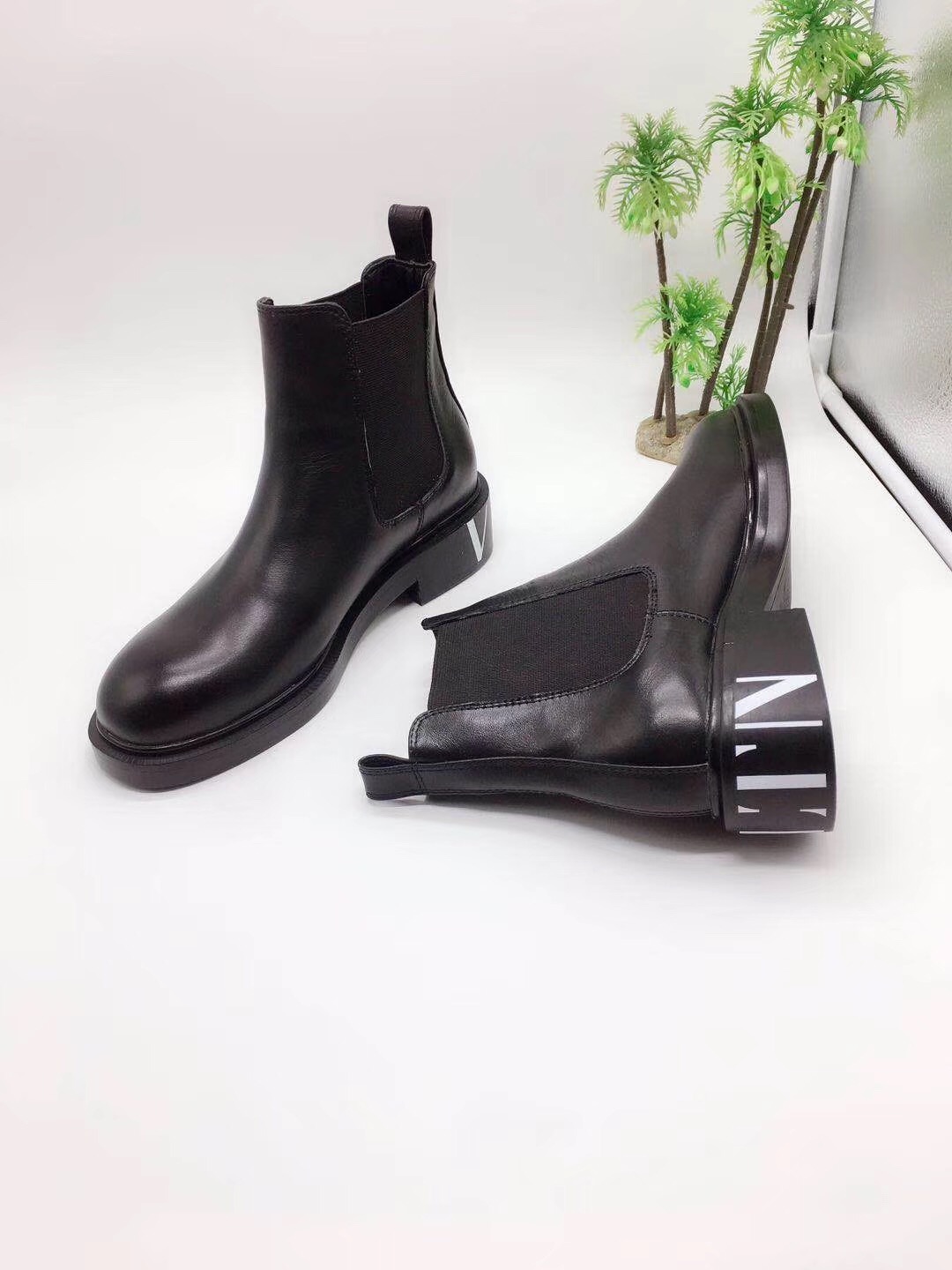 2020 Fashion Women's Casual High-Top Espadrilles Rivet Martin Boots Brand Shoe Motorcycle Boots Sneakers Genuine Leather Low-Heel Shoes A165, Black
2020 Fashion Women's Casual High-Top Espadrilles Rivet Martin Boots Brand Shoe Motorcycle Boots Sneakers Genuine Leather Low-Heel Shoes A165, Black