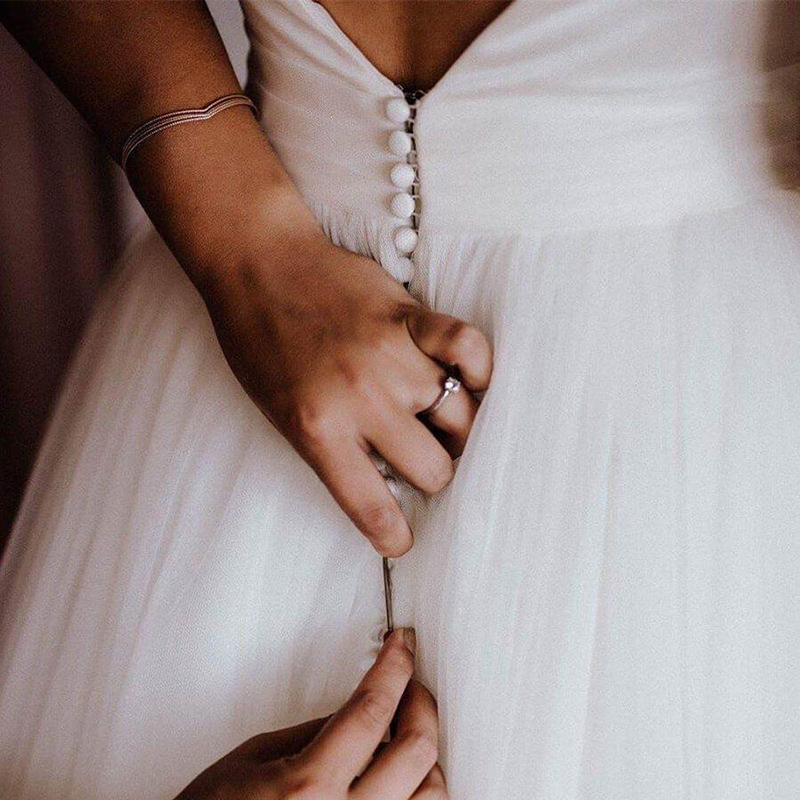 Brief A line Bridal Wedding Dresses 2019 oft Tulle Cheap Backless Plus Size Bridal Gowns White Ivory Wedding Gowns