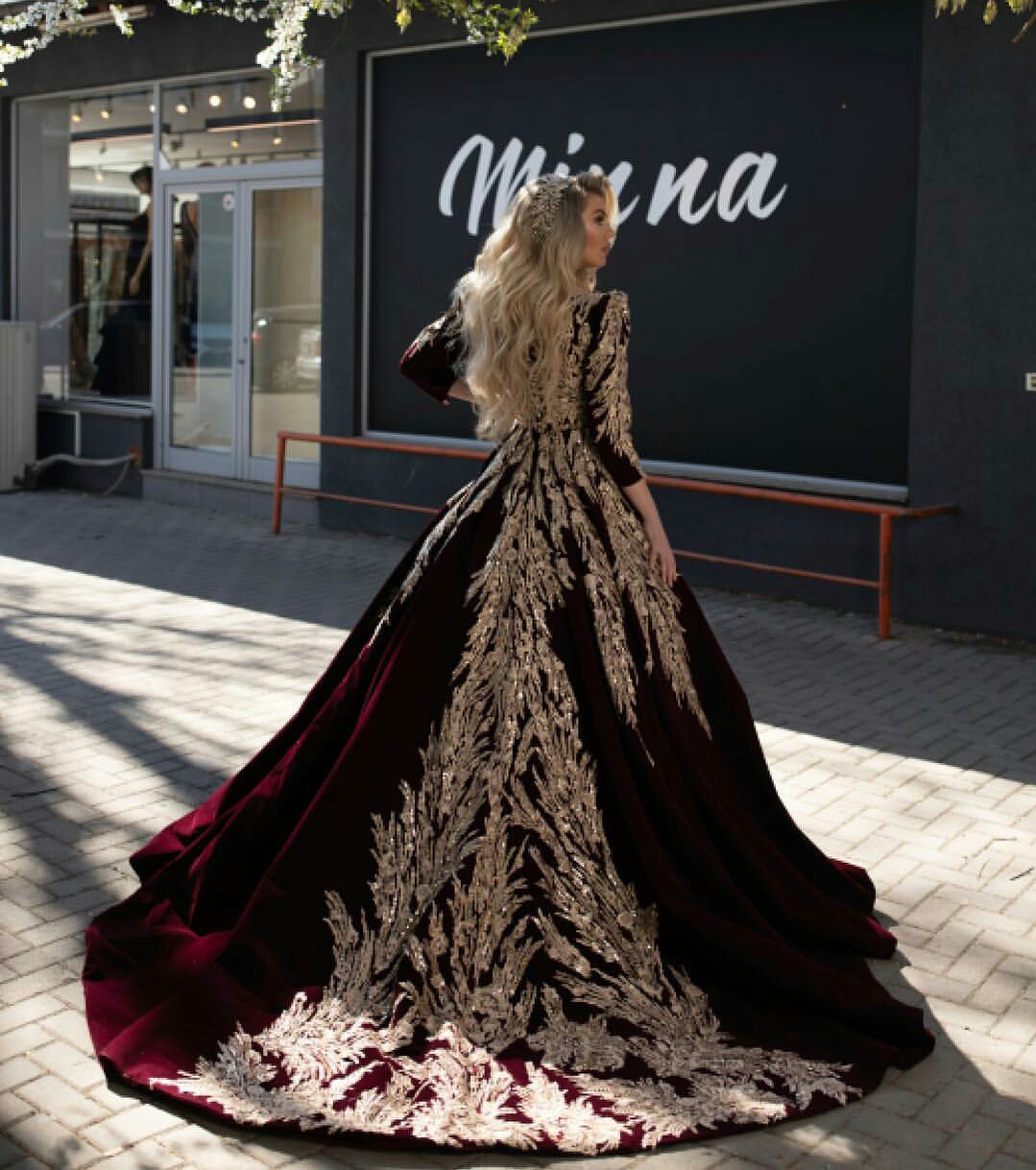 2019 Appliqued Burgundy Prom Dresses Gold Sequins A Line V Neck 3/4 Long Sleeves Modest Evening Gowns Sweep Train Velvet Formal Dress