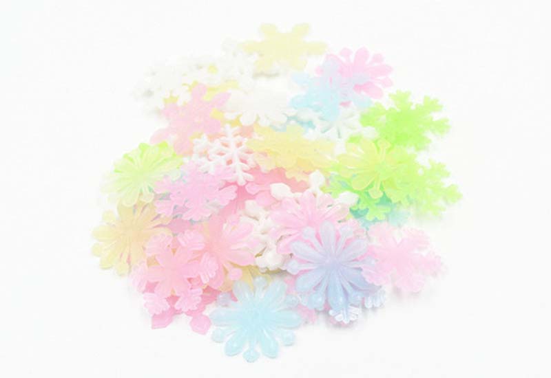New Year Snowflake Decorations for Home Luminous Wall Sticker Child Kid Room Snowflakes Glow In The Dark Christmas Decal Winter