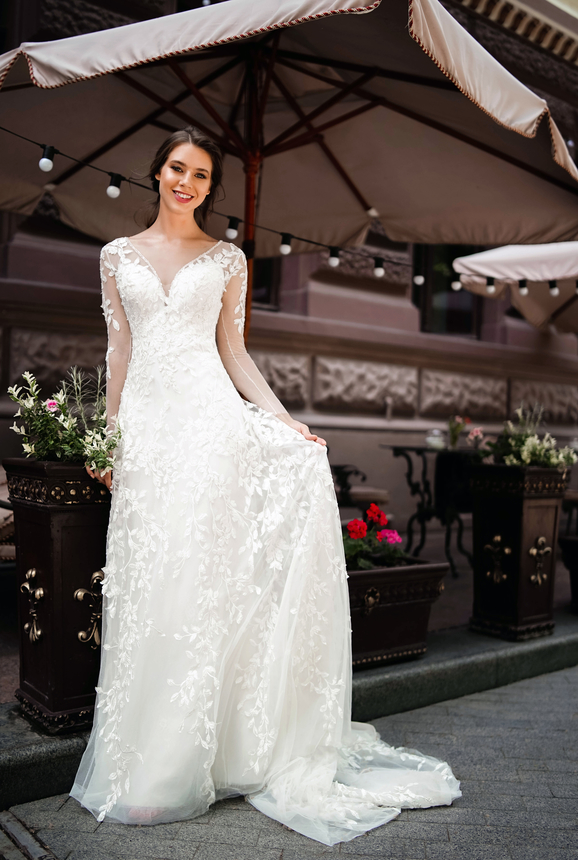 A Line Wedding Dresses Sheer V Neck Lace Appliques Bridal Gowns Long Sleeve Sweep Train Wedding Dress