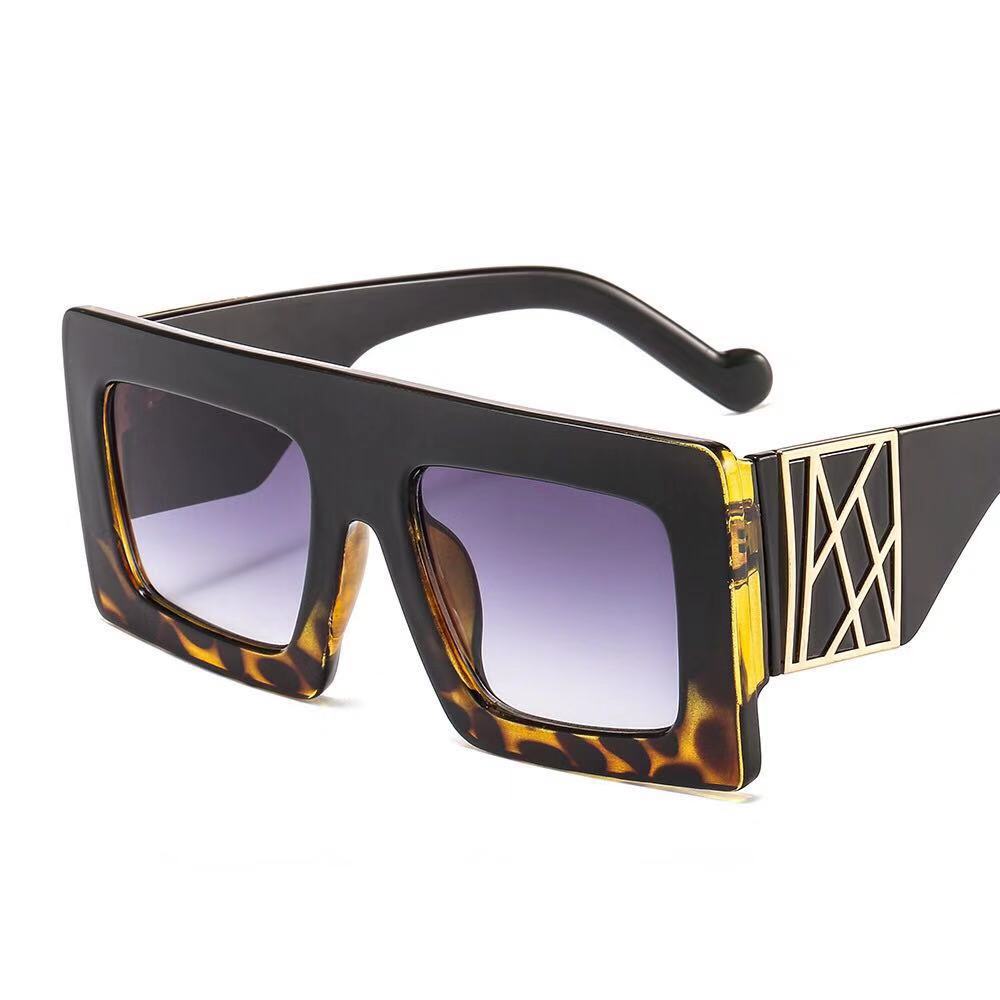 Fashion sunglasses with big frames and wide edges sell like hot selling hot style sunglasses wholesale
Fashion sunglasses with big frames and wide edges sell like hot selling hot style sunglasses wholesale
