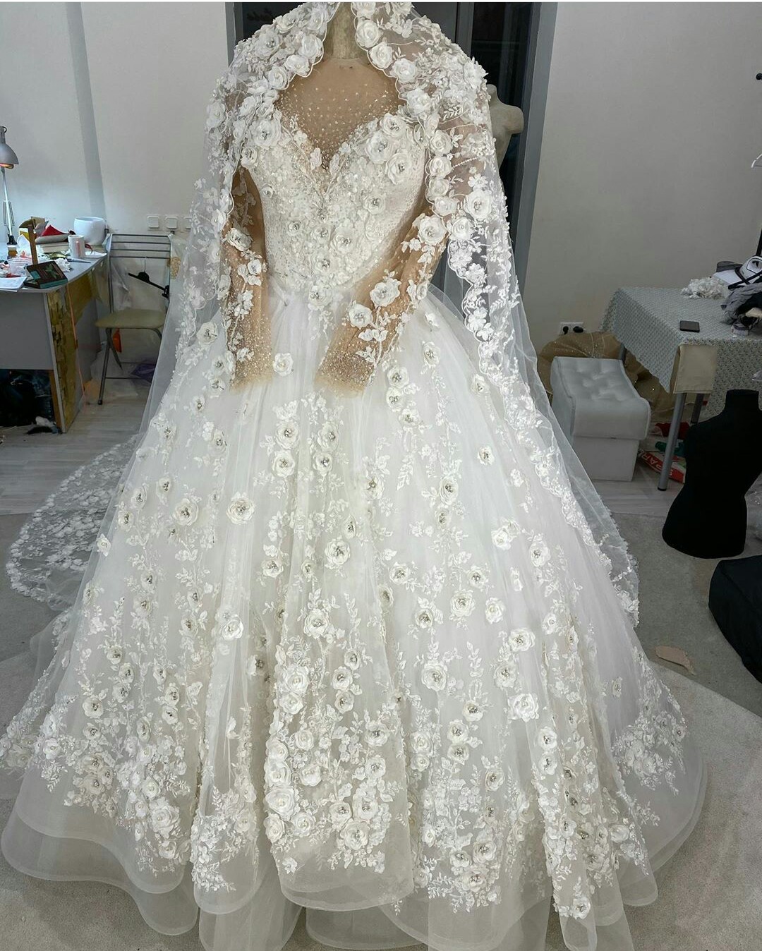 2020 Glamorous Country Wedding Dresses Sheer Jewel Neck Lace 3D Floral Appliqued Beaded Vestidos De Novia Plus Size Bridal Gowns
