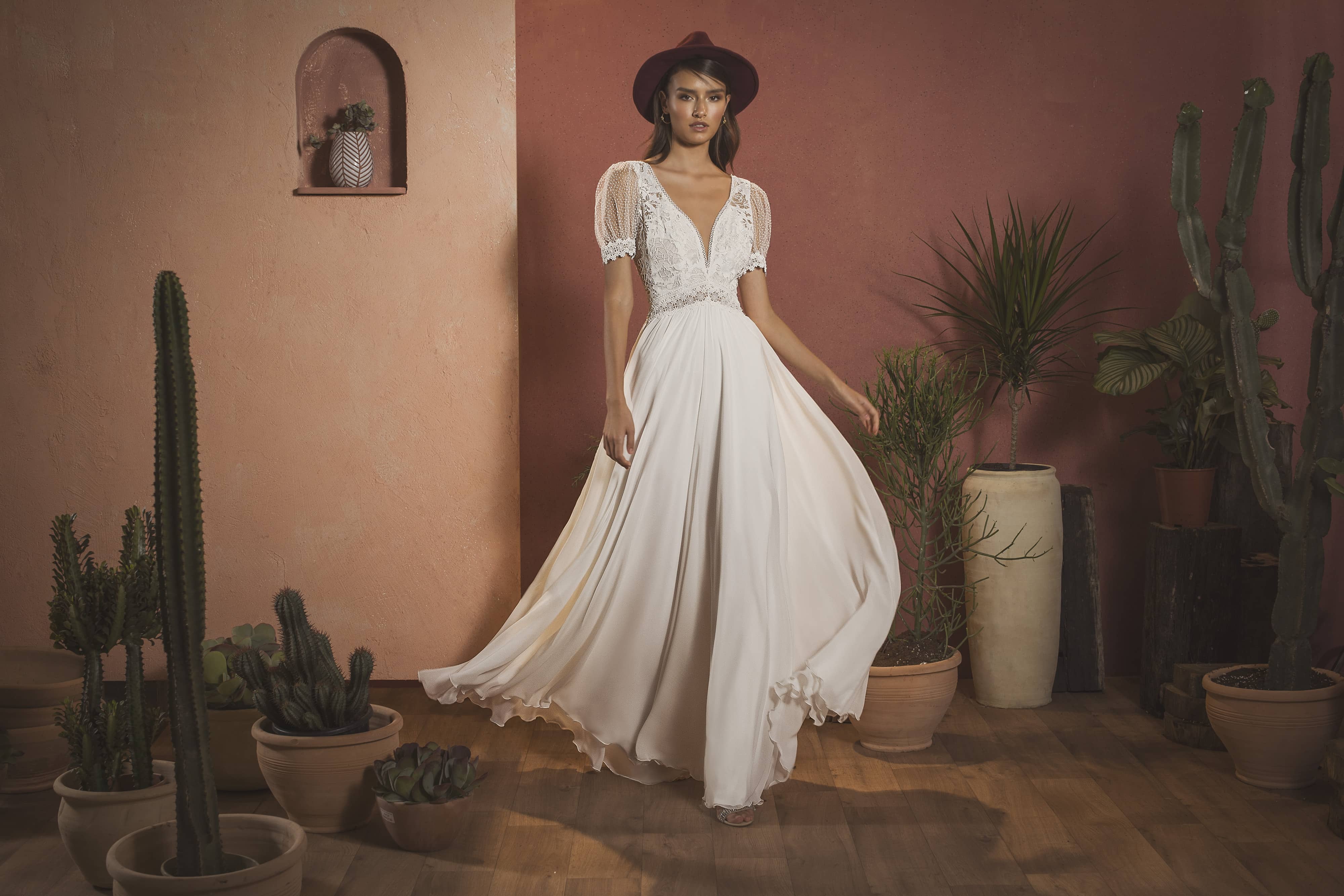 bohemian short sleeve wedding dresses v neck lace appliqued boho backless bridal gowns a line chiffon wedding dress robe de marie