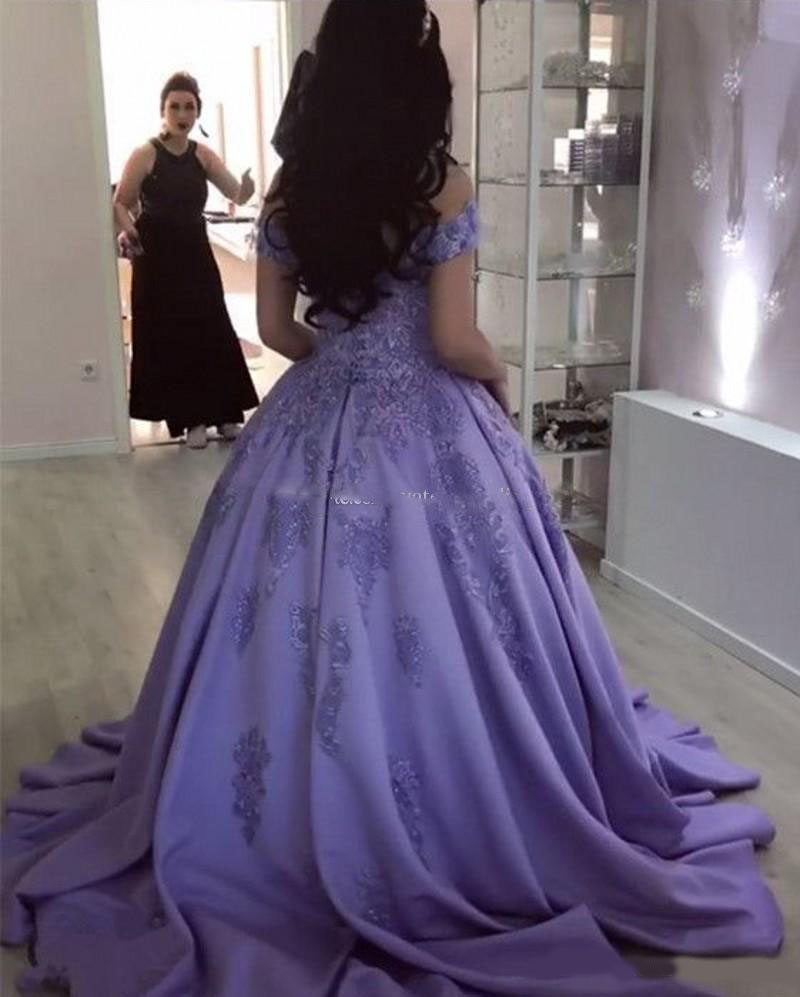 Off the Shoulder Ball Gown Quinceanera Dresses with Appliques Sweetheart Neckline Sweet 16 18 Formal Occasion Dresses Evening Gowns