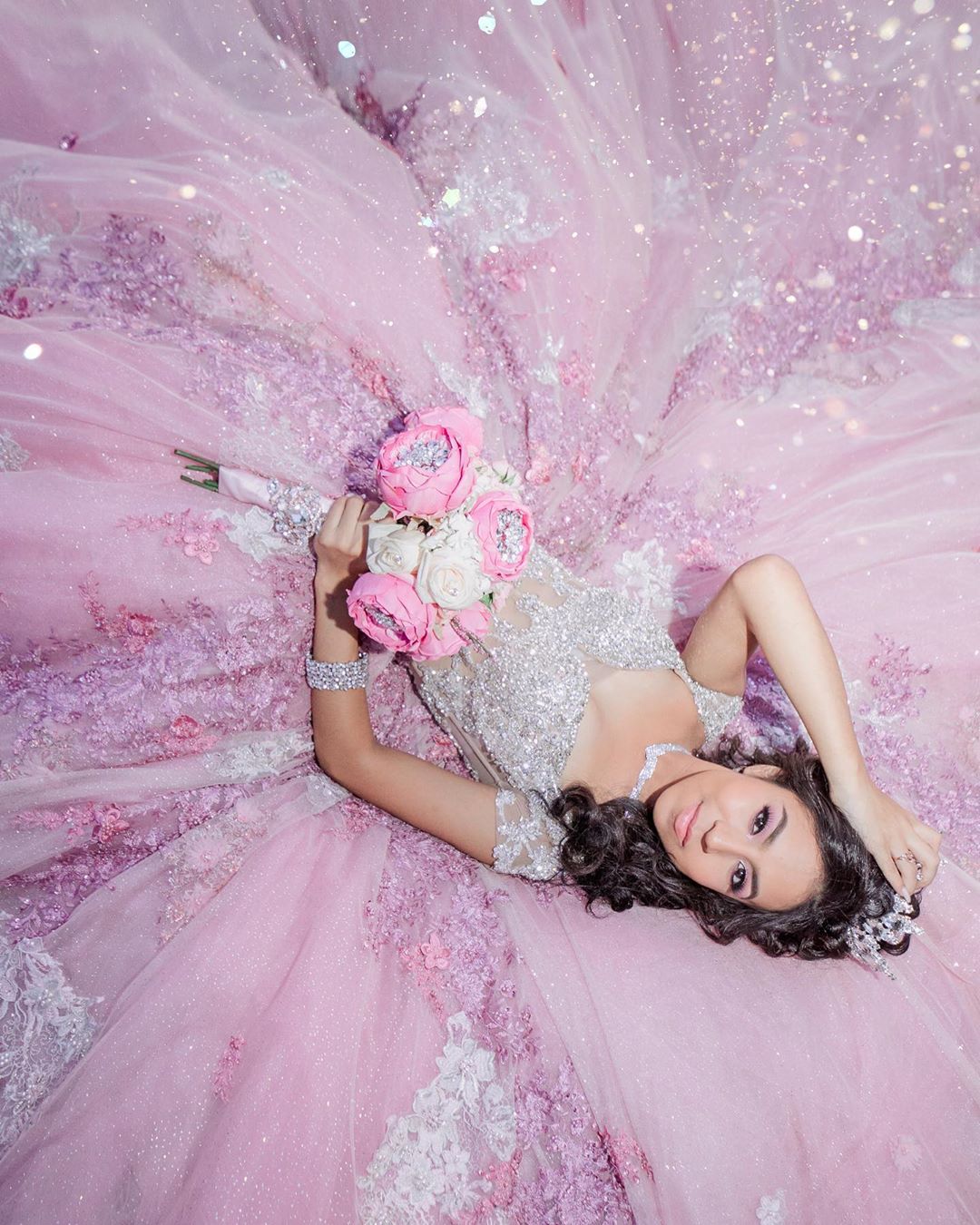 Lace Beaded Crystals Sexy Quinceanera Prom Dresses Short Sleeves Tulle Ball Gown Evening Party Sweet 16 Dress ZJ101